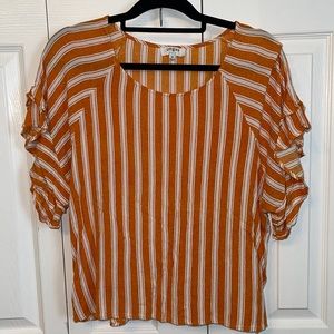 Umgee blouse w/ dropped shoulder and batwing layered ruffle sleeves Size Medium